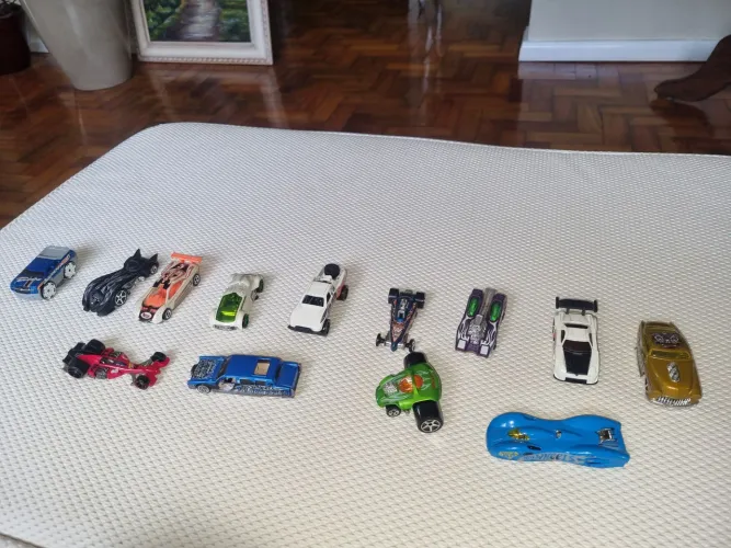 Lote Hot Wheels Variados (13 Miniaturas) 