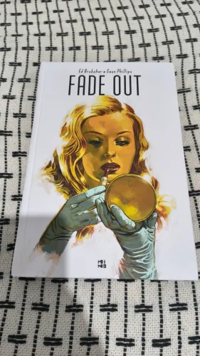 Fade Ouy - Ed Brubaker + Sean Philips - Mino