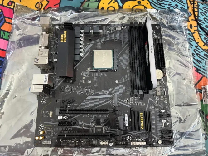RYZEN 5 5600GT + B550M + 16GB FURY RGB