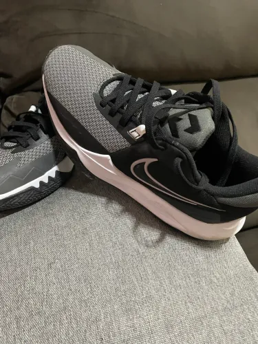 VENDO TÊNIS NIKE NUMERAÇÃO 38 - usado apenas uma vez