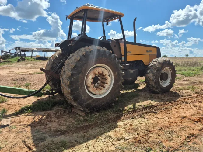 Trator Valtra BH180