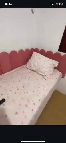 Vende-se 2 camas solteirão (Acompanha cabeceira)