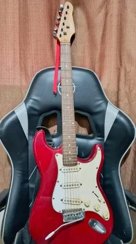 Guitarra Giannini + Caixa amplificadora + Capa (pra vender rápido)