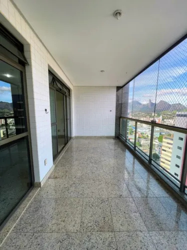 Apartamento no Gilberto Machado com Três Suítes