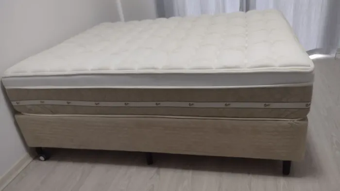 Colchão de casal em ótimo estado, marca Castor.
