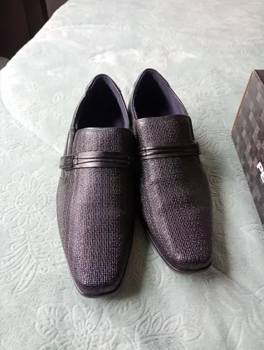 Sapato preto de couro masculino - marca Pegada.
