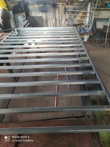 trabalho com grades portão estrutura metálica e coberta em geral