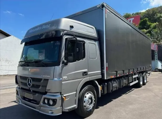 mb atego 2426 baú sider 7,5m 2013