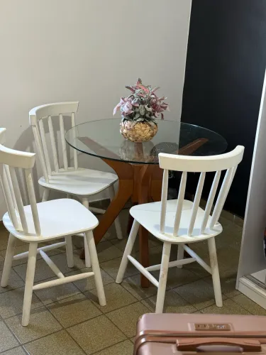 Mesa com cadeiras da TOK STOK 