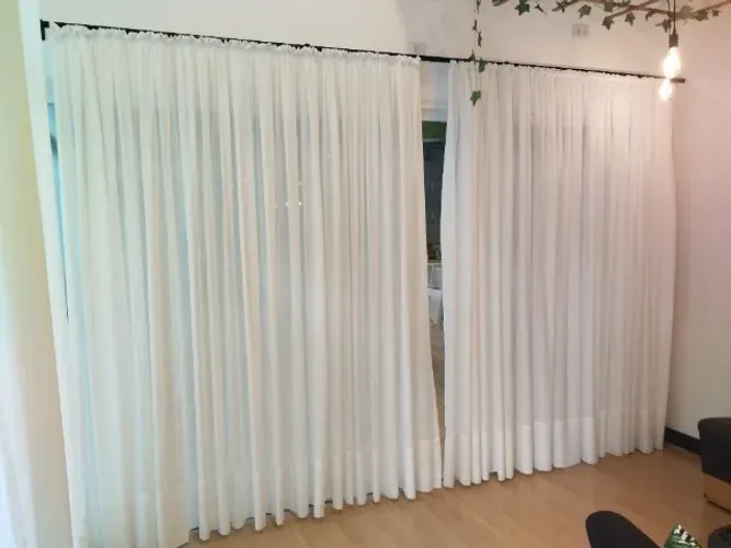 Cortina com varão suíço