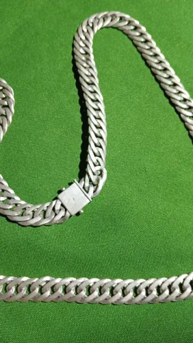 Vende-se corrente prata numeração 925  