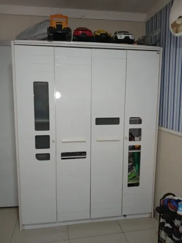 Guarda roupa 4 portas