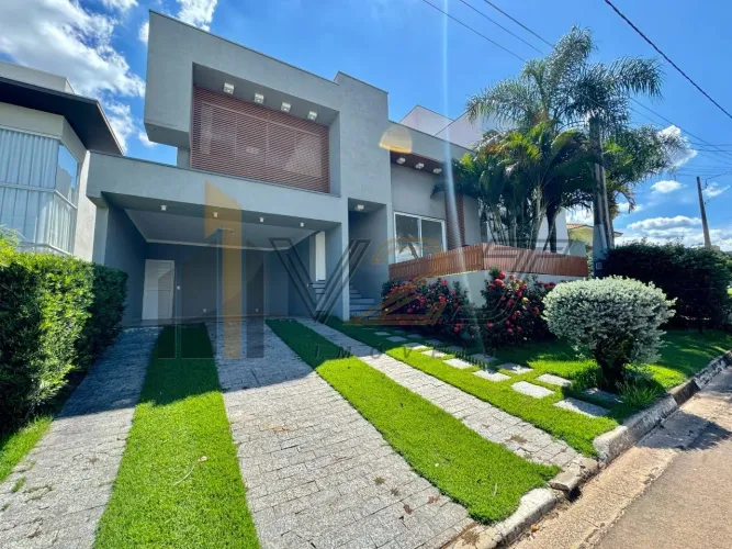 Casa em desnível à venda no Condomínio Terras de São Francisco em Vinhedo - SP