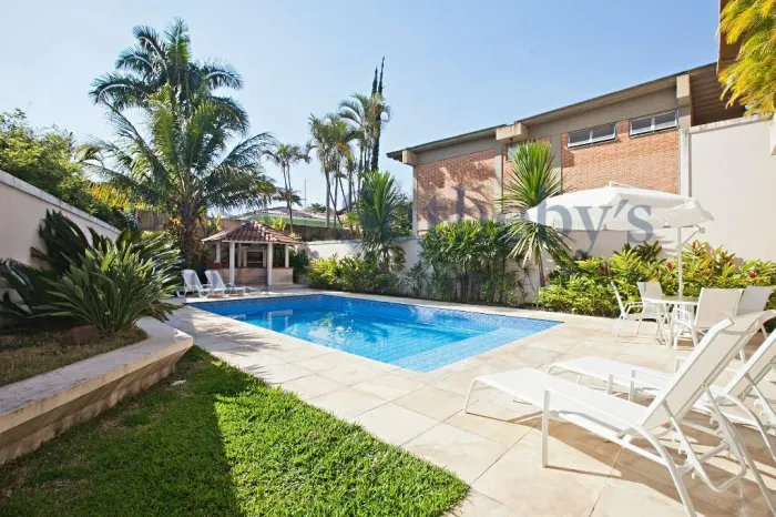 Casa com piscina e espaço gourmet completo