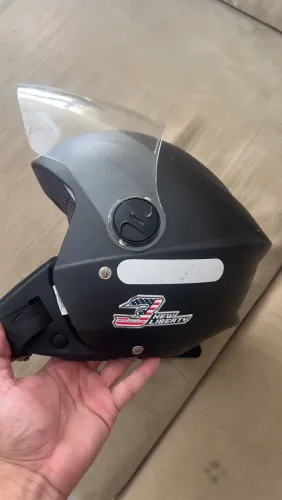 Capacete aberto