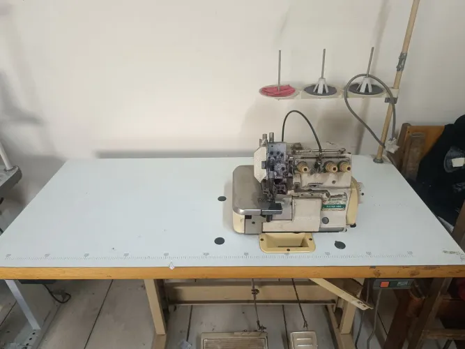 Máquina industrial overloque com embutidor 