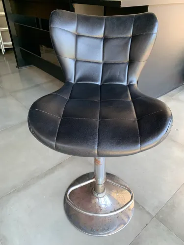 CADEIRA ACOLCHOADA - PRETA