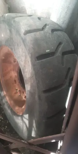 Par de pneus com Rodas de empilhadeira medida 650 x 10