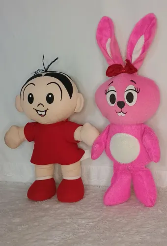 Boneca Mônica antiga e sua coelhinha Dalila, ambos em tecido