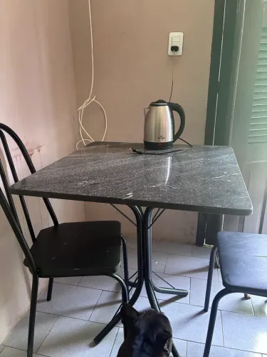 Mesa pequena de mármore