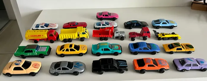 Miniaturas de Carrinhos Antigos (Leia o Anúncio)