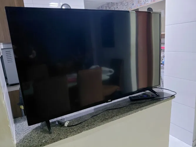 TV 43' LED pouco usada