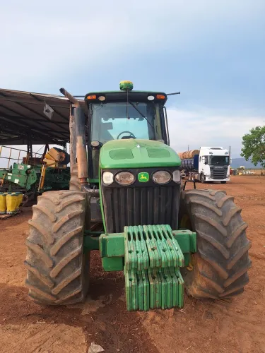Vendo esse trator jhon deere 7715 muito conservado e revisado pronto pra trabalhar