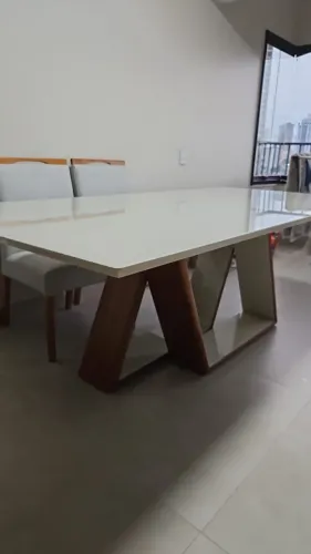 Mesa em laca com 8 cadeiras