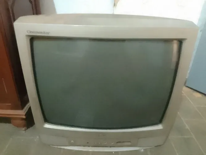 Vendo duas tv de tubo uma panasonie 14 polegada e a outra lg 17 polegada funcionando 300