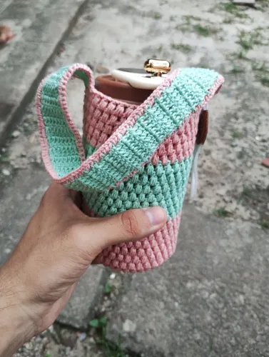 Porta copo/garrafa crochê. 100% artesanal. Sob encomenda.