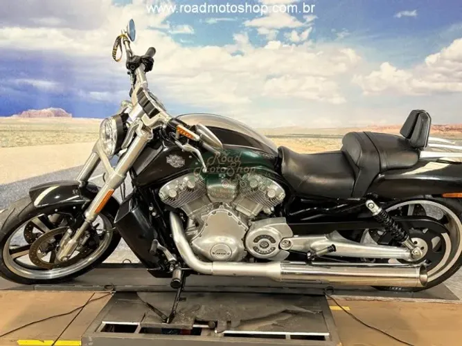 HARLEY DAVIDSON- VRSCF Muscle Preta / 2013 24.525Km
