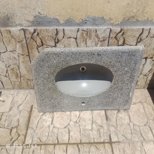 vaso e bancada de marmore