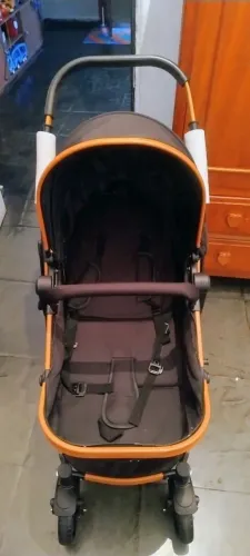 Carrinho de bebê semi novo