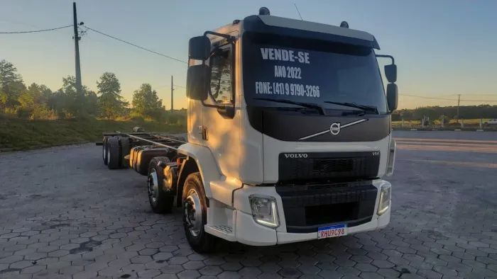 Volvo 330 8x2 ano 2022