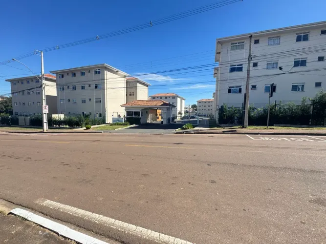 Apartamento com 2 quartos para alugar na Rua Professor João Chorosnicki - Boqueirão - Arau