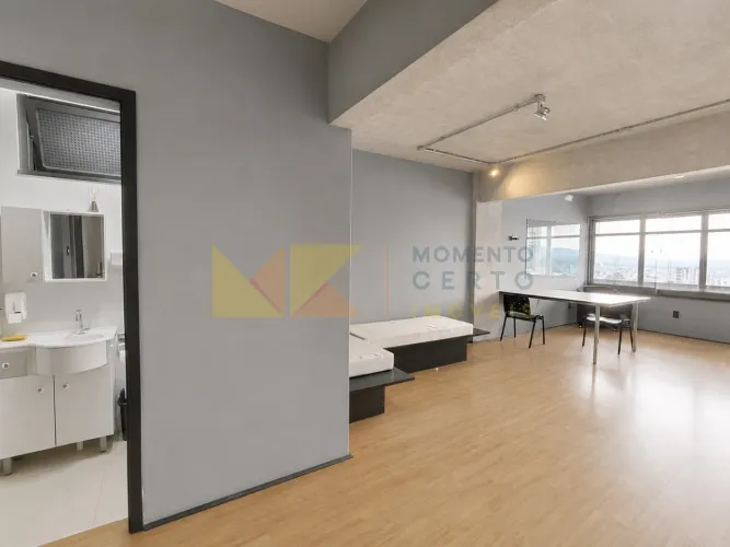 Charmosa sala para locação no centro de Blumenau, perfeita para startups, agências de mark