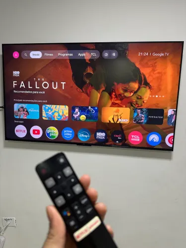 TV smart 55 4k google com comando por voz ?