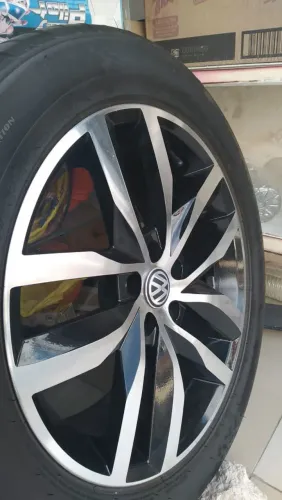 Rodas e pneus aro 17 golf   R$ 3.100