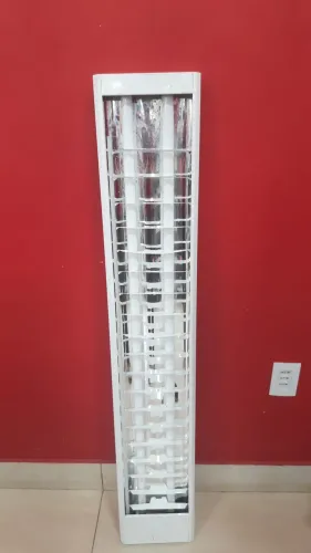 Luminaria T8 sobrepor com 2 lâmpadas de 40w ( completa ).
