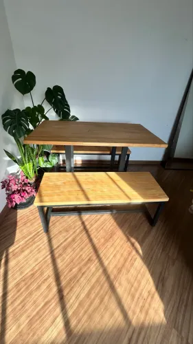 Mesa pinus tipo canto alemão com 2 bancos