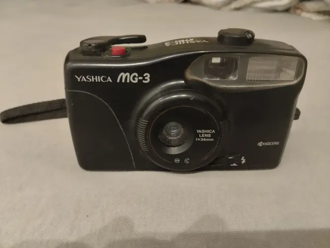 Câmera YASHICA MG-3