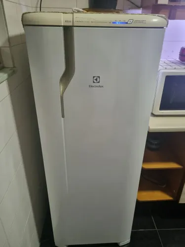 Geladeira Electrolux Frost Free RFE39