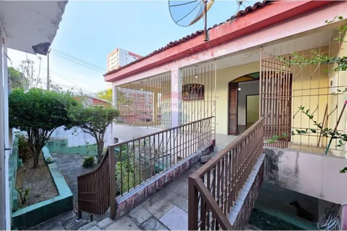 CASA COM 06 QUARTOS À VENDA NO BAIRRO DA PALMEIRA - ACEITAM OUTROS IMÓVEIS NA NEGOCIAÇÃO.
