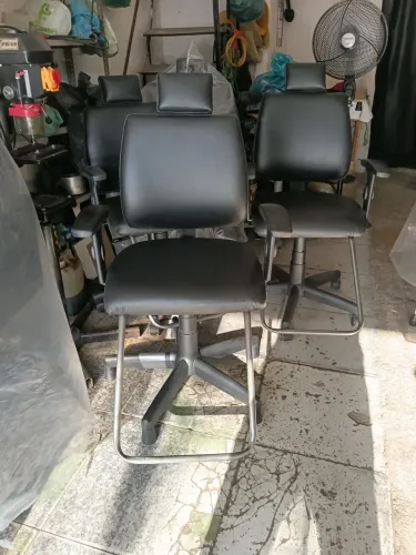 Vendo cadeiras de salão e barbearia seminova