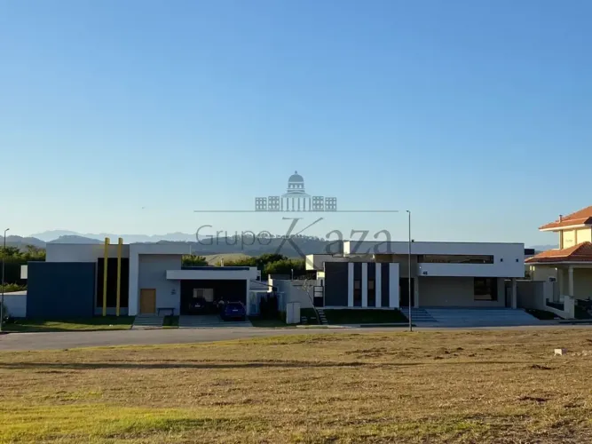 Terreno - Urbanova - Colinas do Paratehy - 800m² - Plano