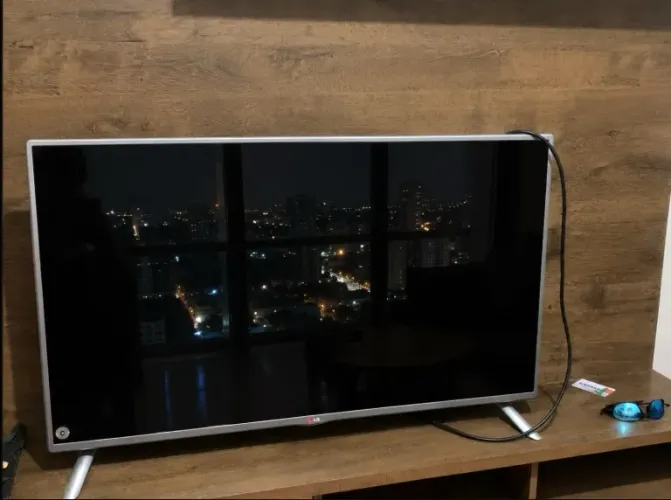 Smart TV LG 42? - Com Defeito no LED | Ótima Oportunidade!
