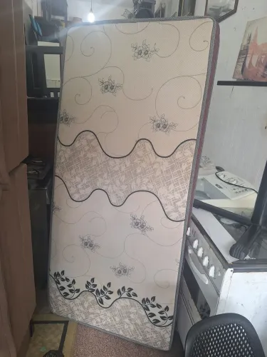 Colchão de solteiro em bom estado