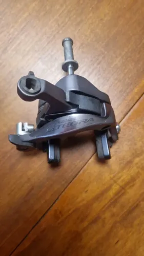 Freio Ultegra 8000 dianteiro