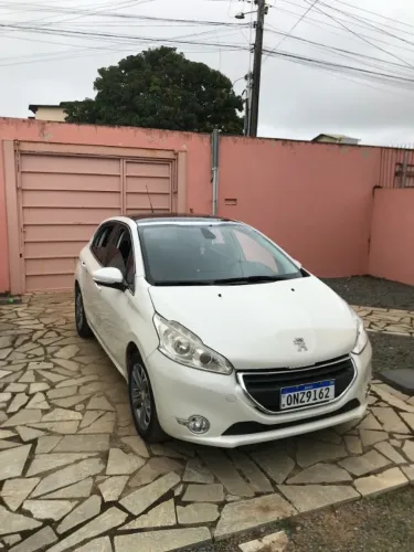 Peugeot 208 Griffe 1.6 Flex 16V 5P Aut. 2014
