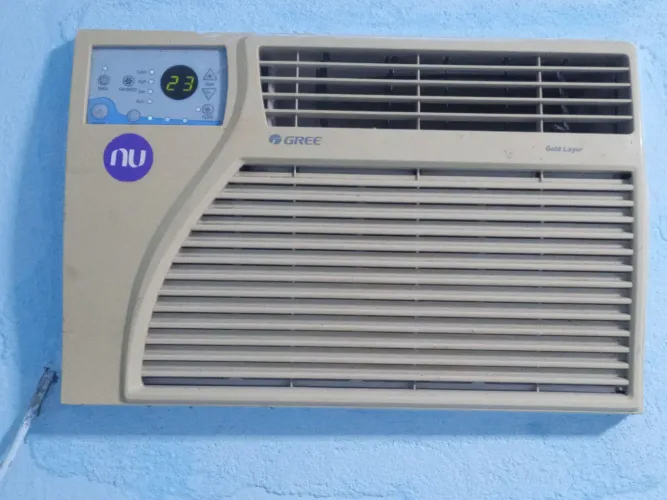 Ar condicionado de parede (não desce aguinha ?)
